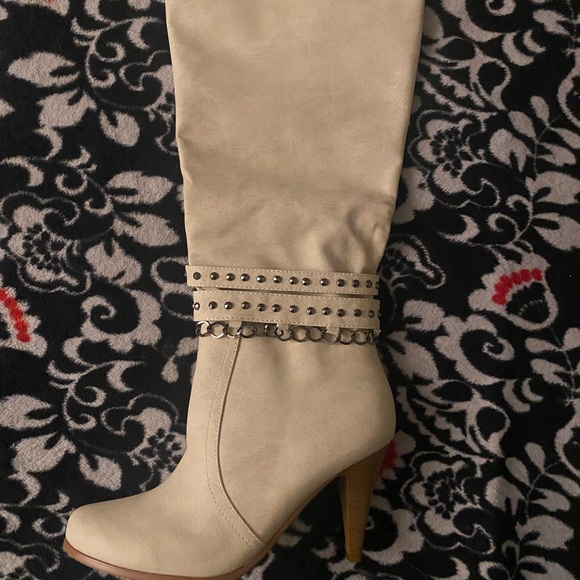 Woman’s boots - Picture 2 of 2